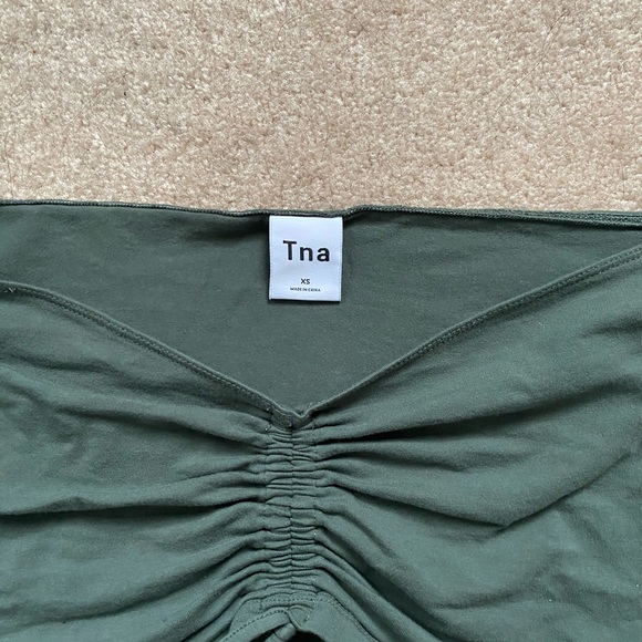 Aritzia TNA 90s Malibu longsleeve - Picture 2 of 3